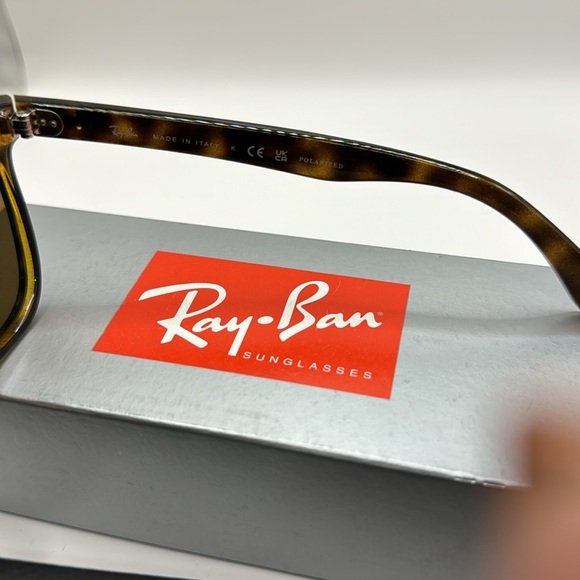 Ray Ban NEW . Light Havana .